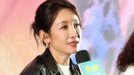 美女露全身